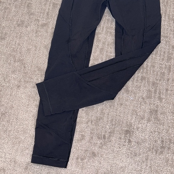 Black lululemon leggings in perfect condition - Picture 3 of 3
